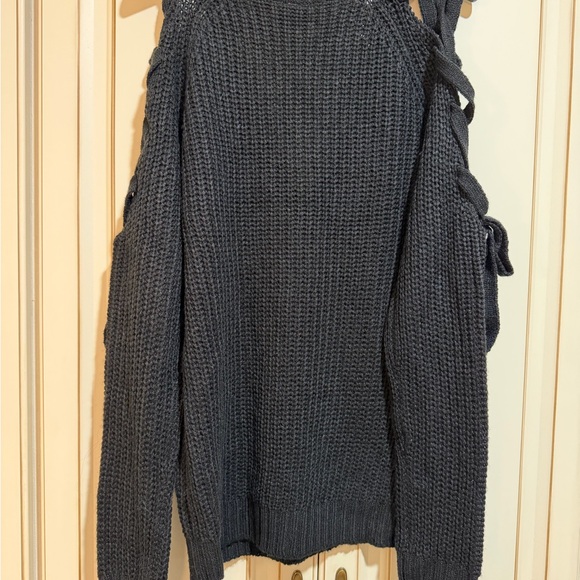 NWT Daytrip Black V-Neck Sweater with Bow Accents down sleeves - Picture 5 of 6